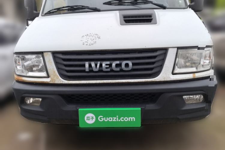 Used Iveco Daily 2017 2.8T V35 Cargo Van Mid-Roof 3/6 Seats 43S5 Front