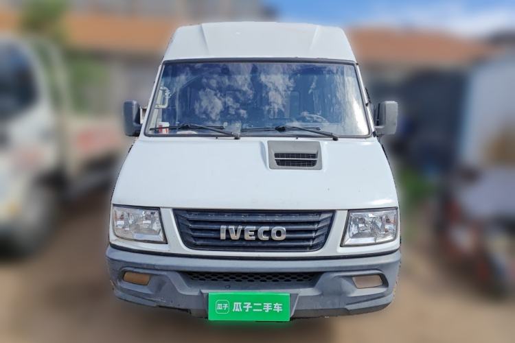 Used Iveco Daily 2017 2.5T A35 Passenger Van 5-7 Seats Model 47Z5 Front