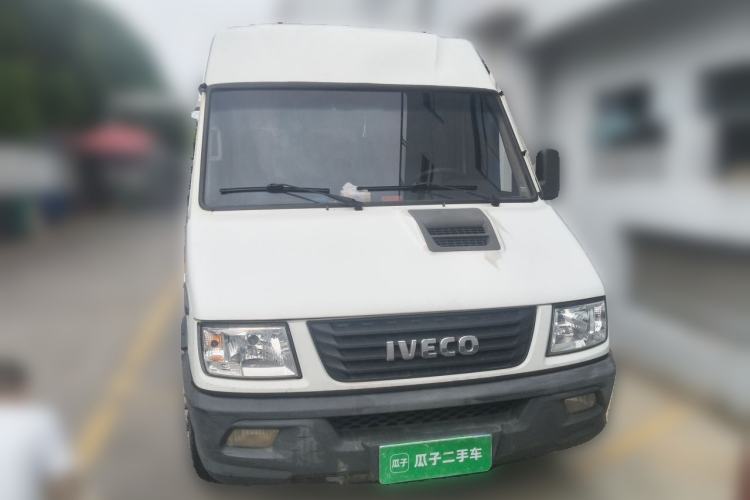 Used Iveco Daily 2017 2.5T A35 Passenger Van 5-7 Seats Model 47Z5 Front