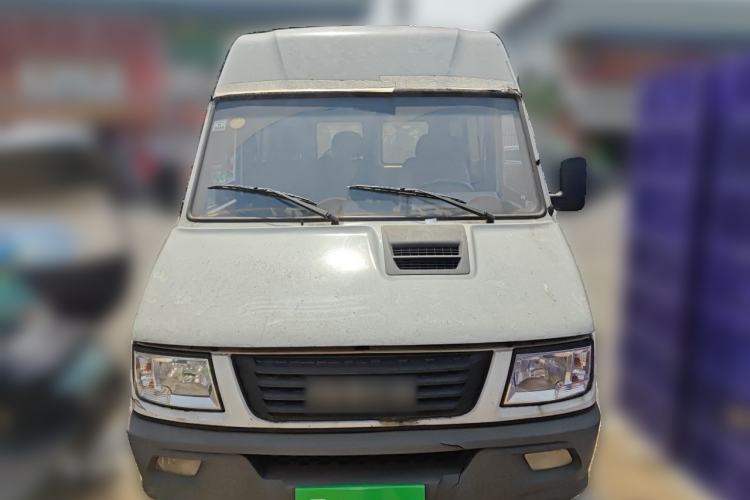 Used Iveco Daily 2017 2.5T A35 Passenger Van 5-7 Seats Model 47Z5 Front