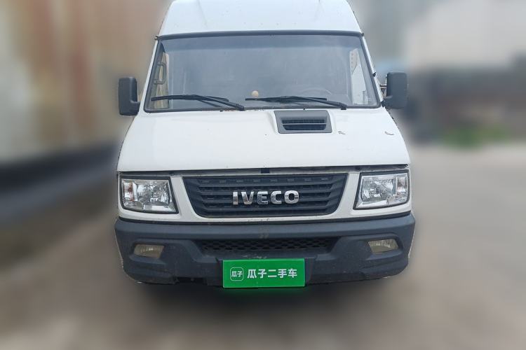 Used Iveco Daily 2017 2.5T A35 Passenger Van 5-7 Seats Model 47Z5 Front