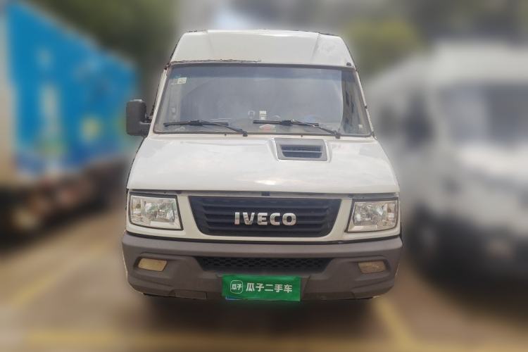 Used Iveco Daily 2017 2.5T A40 Passenger Van 7 Seats Model 47Z5 Front
