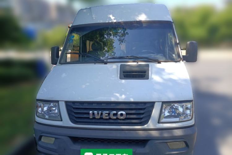 Used Iveco Daily 2017 2.5T A35 Passenger Van 5-7 Seats Model 47Z5 Front