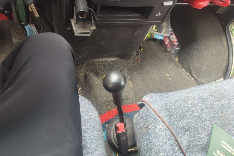 Used Iveco Daily 2017 2.5T A35 Passenger Van 5-7 Seats Model 47Z5 Gear Lever