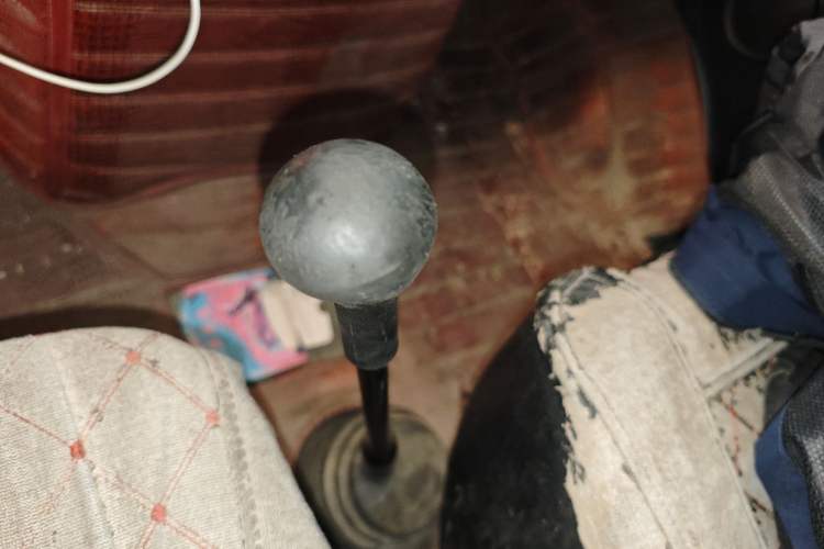 Used Iveco Daily 2017 2.8T V35 Box Truck 3 Seats 43S5 Gear Lever