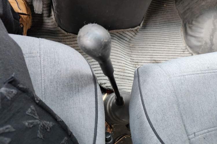 Used Iveco Daily 2017 2.5T A35 Passenger Van 5-7 Seats Model 47Z5 Gear Lever