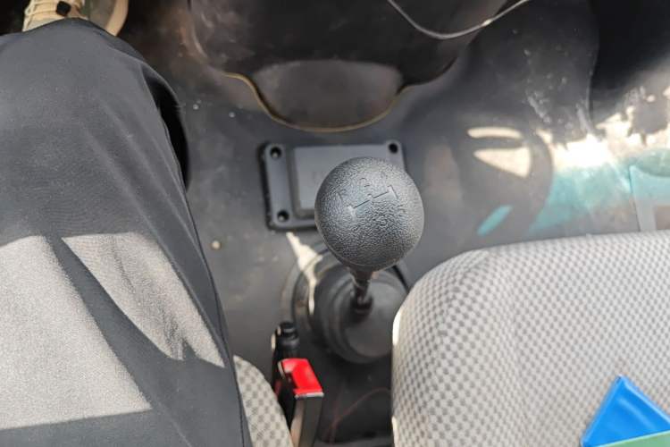Used Iveco Daily 2017 2.5T A35 Passenger Van 5-7 Seats Model 47Z5 Gear Lever