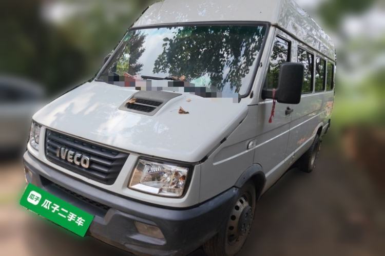 Ojetý Iveco Daily 2017 2.5T A40 Passenger Van 7 Seats Model 47Z5 Guazi used car, China used car export, Used car for sale, Used  cars, Cheapest cars for sale