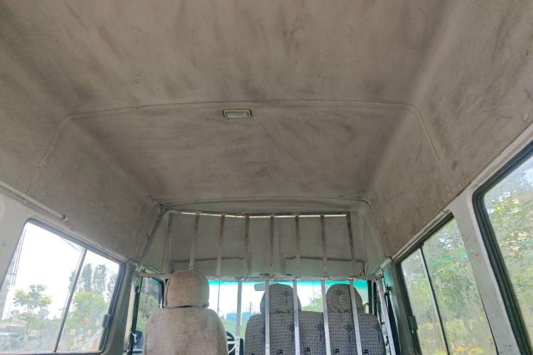 Used Iveco Daily 2017 2.5T A35 Low-Roof 5-7 Seater Passenger Van 47Z5 Headliner