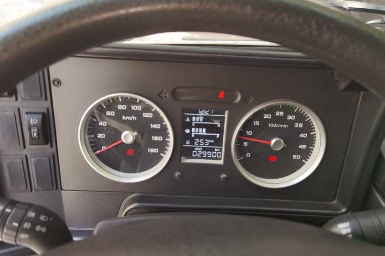Used Iveco Daily 2017 2.5T A35 Passenger Van 5-7 Seats Model 47Z5 Instrument Cluster