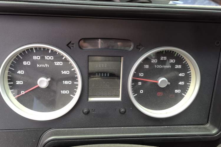 Used Iveco Daily 2017 2.5T A35 Low-Roof 5-7 Seater Passenger Van 47Z5 Instrument Cluster