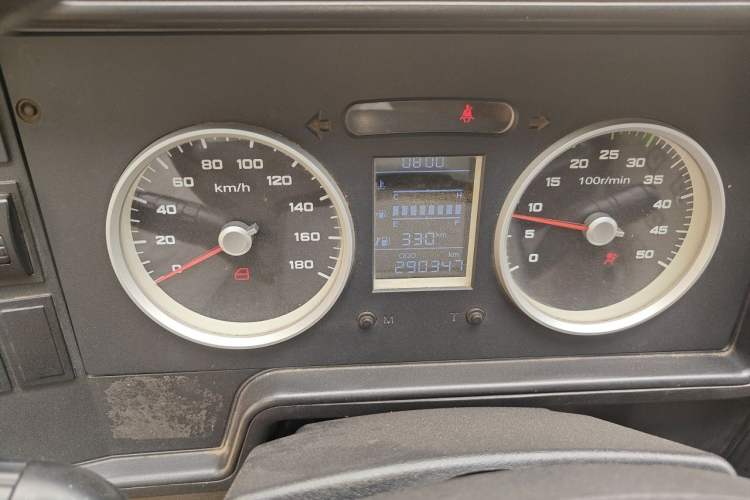 Used Iveco Daily 2017 2.5T A40 Passenger Van 7 Seats Model 47Z5 Instrument Cluster