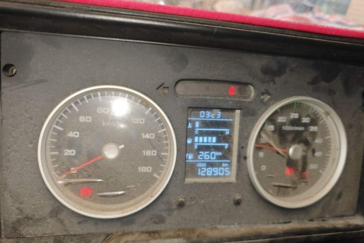 Used Iveco Daily 2017 2.8T V35 Box Truck 3 Seats 43S5 Instrument Cluster