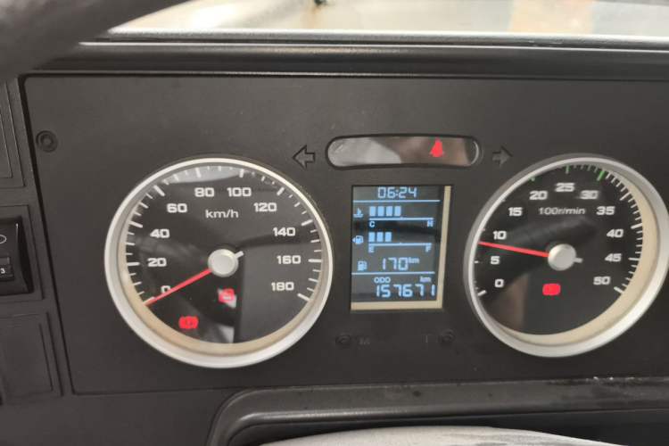 Used Iveco Daily 2017 2.5T A35 Passenger Van 5-7 Seats Model 47Z5 Instrument Cluster