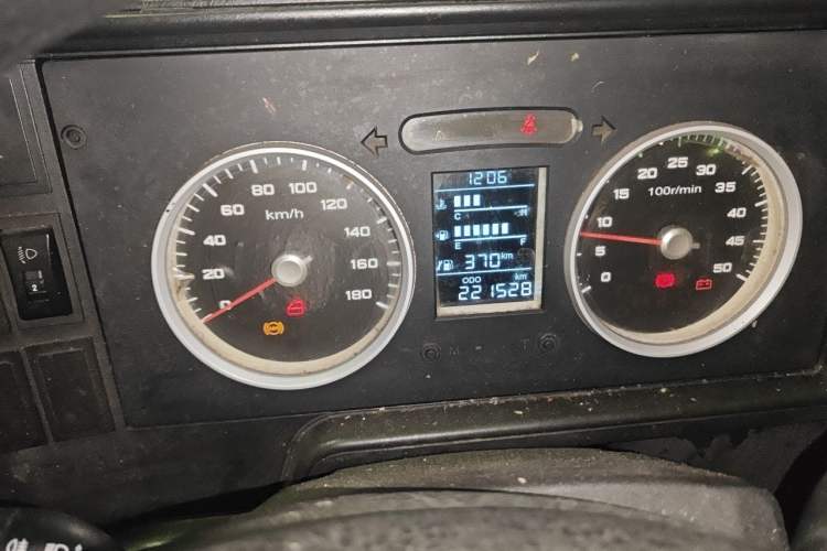 Used Iveco Daily 2017 2.5T A35 Passenger Van 5-7 Seats Model 47Z5 Instrument Cluster