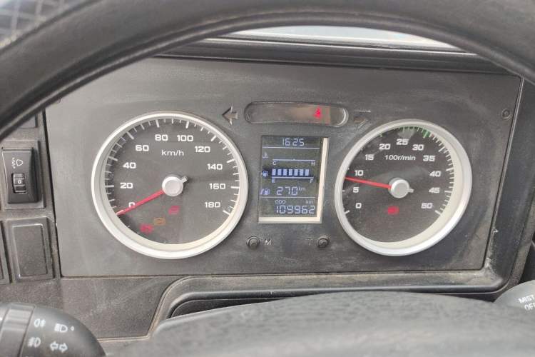 Used Iveco Daily 2017 2.5T A35 Passenger Van 5-7 Seats Model 47Z5 Instrument Cluster