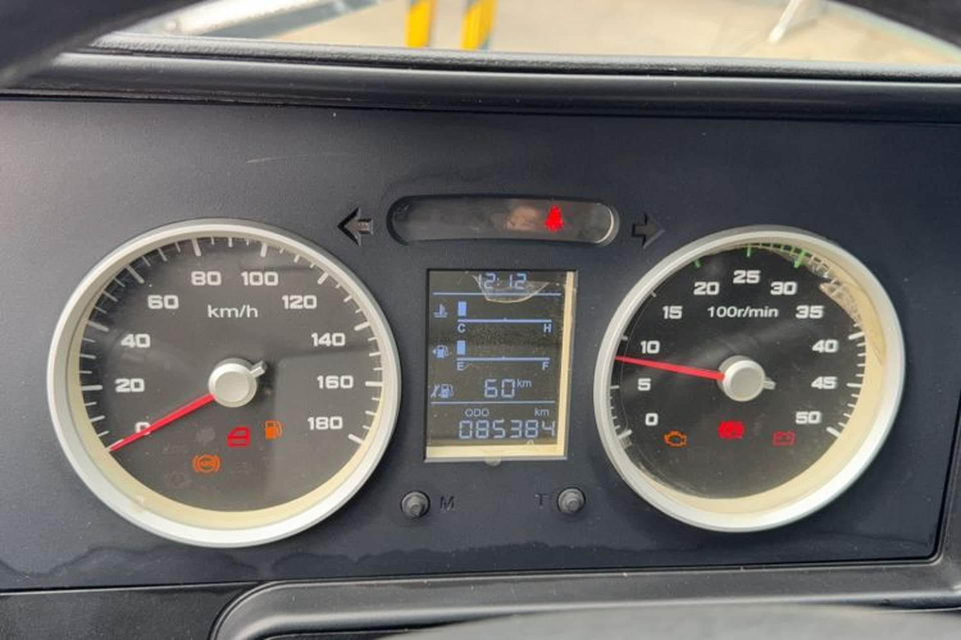 Used Iveco Daily 2017 2.8T V35 Box Truck 3 Seats 43S5 Instrument Cluster