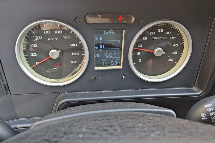 Used Iveco Daily 2017 2.5T A35 Passenger Van 5-7 Seats Model 47Z5 Instrument Cluster