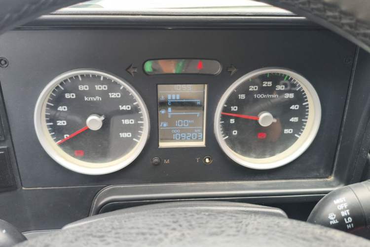 Used Iveco Daily 2017 2.5T A35 Low-Roof 5-7 Seater Passenger Van 47Z5 Instrument Cluster
