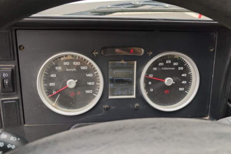Used Iveco Daily 2017 2.5T A35 Passenger Van 5-7 Seats Model 47Z5 Instrument Cluster