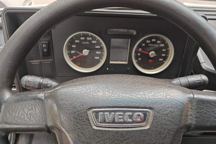Used Iveco Daily 2017 2.8T V35 Box Truck 3 Seats 43S5 Instrument Cluster