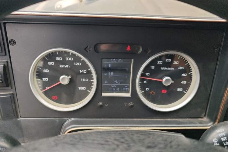Used Iveco Daily 2017 2.5T A35 Passenger Van 5-7 Seats Model 47Z5 Instrument Cluster