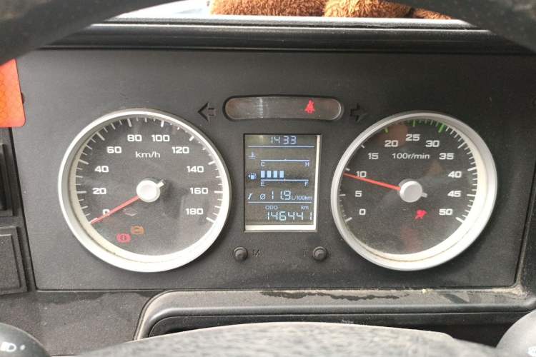 Used Iveco Daily 2017 2.5T A35 Passenger Van 5-7 Seats Model 47Z5 Instrument Cluster