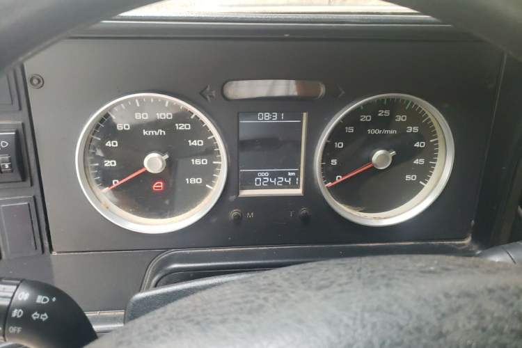 Used Iveco Daily 2017 2.5T A35 Passenger Van 5-7 Seats Model 47Z5 Instrument Cluster