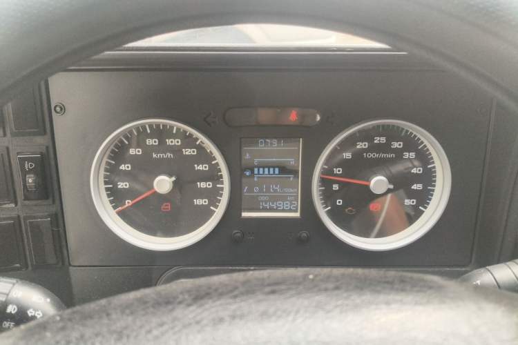 Used Iveco Daily 2017 2.5T A35 Passenger Van 5-7 Seats Model 47Z5 Instrument Cluster