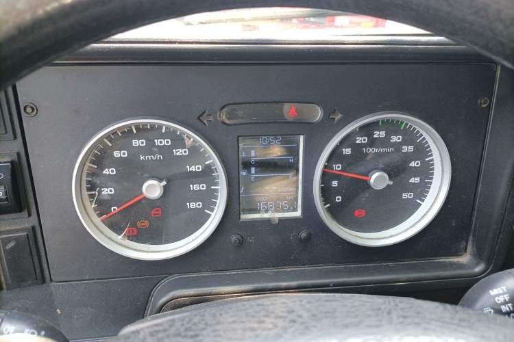 Used Iveco Daily 2017 2.5T A35 Passenger Van 5-7 Seats Model 47Z5 Instrument Cluster