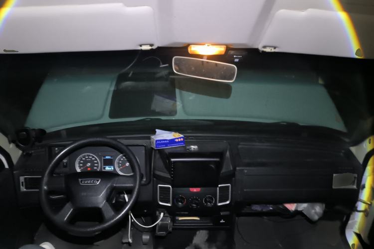 Used Iveco Daily 2017 2.5T A35 Passenger Van 5-7 Seats Model 47Z5 Interior 2