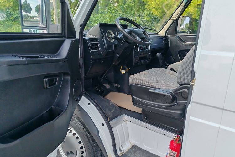 Used Iveco Daily 2017 2.5T A35 Passenger Van 5-7 Seats Model 47Z5 Interior 2