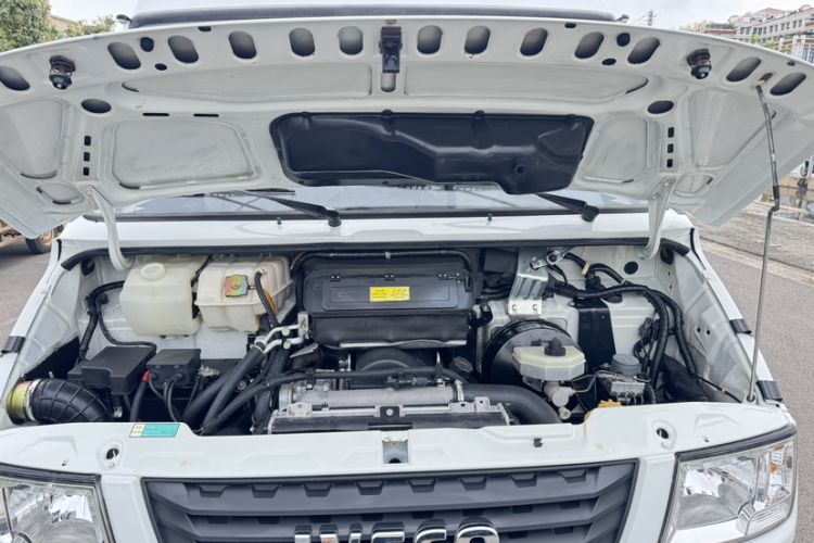 Used Iveco Daily 2017 2.8T V35 Box Truck 3 Seats 43S5 Interior 3
