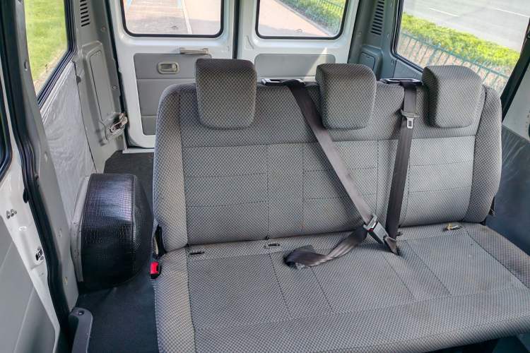 Used Iveco Daily 2017 2.5T A35 Passenger Van 5-7 Seats Model 47Z5 Interior 3