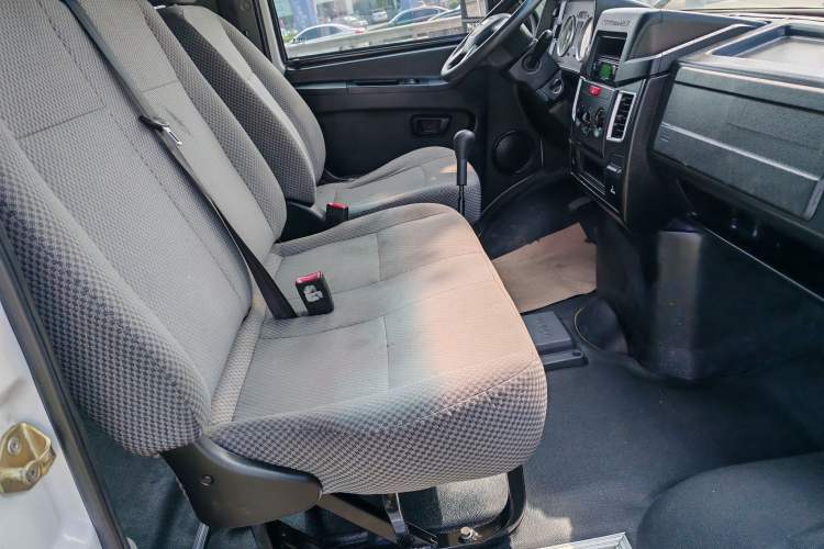 Used Iveco Daily 2017 2.5T A35 Passenger Van 5-7 Seats Model 47Z5 Interior 6