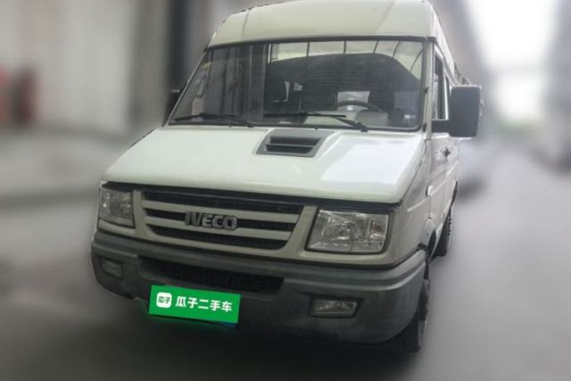 Used Iveco Daily 2017 2.8T V35 Cargo Van Mid-Roof 3/6 Seats 43S5