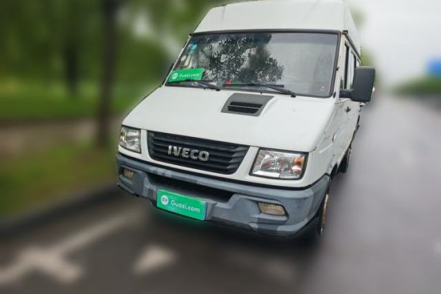 Used Iveco Daily 2017 2.5T A35 Low-Roof 5-7 Seater Passenger Van 47Z5