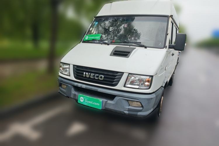 Used Iveco Daily 2017 2.5T A35 Low-Roof 5-7 Seater Passenger Van 47Z5 Guazi used car, China used car export, Used car for sale, Used cars, Cheapest cars for sale