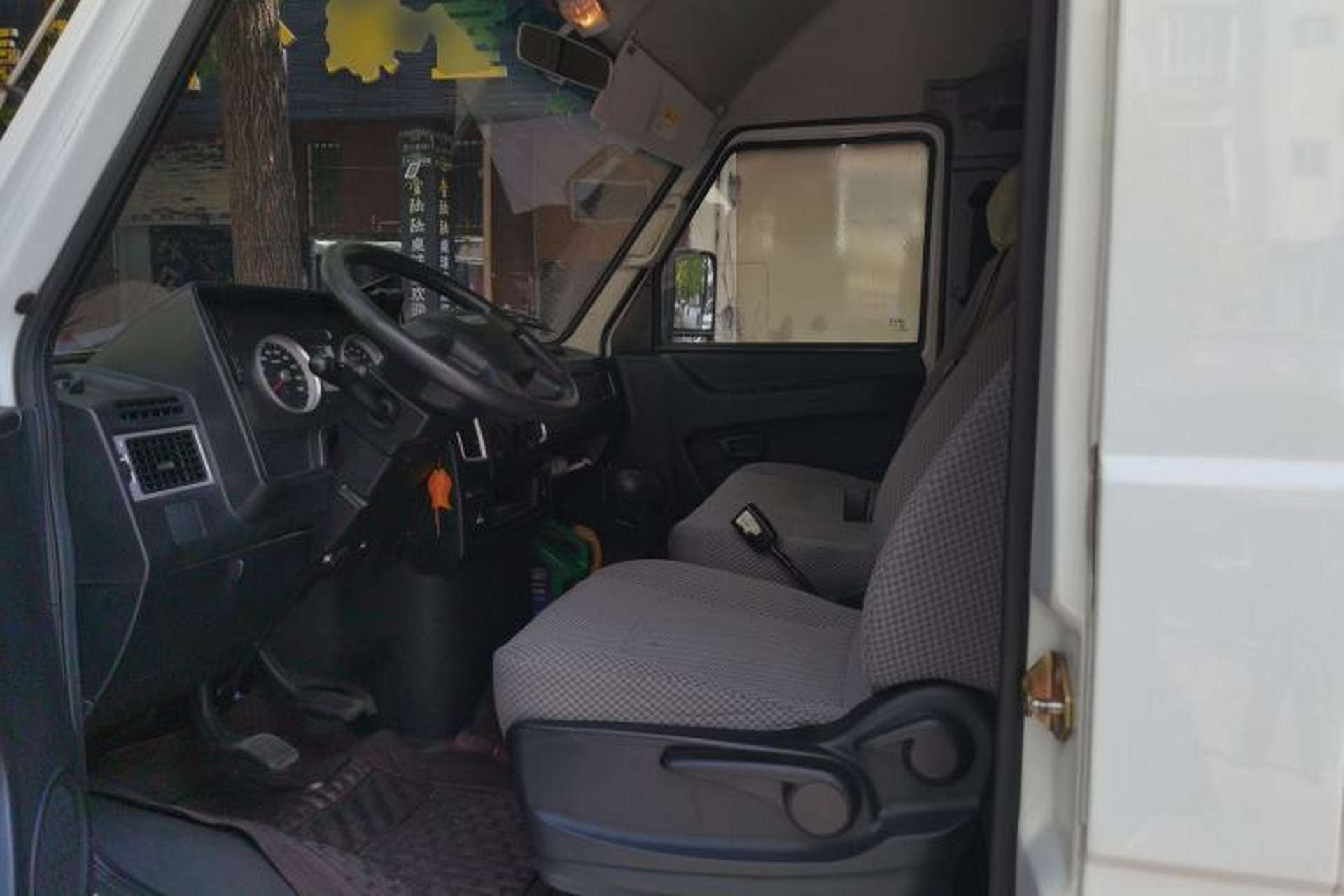 Used Iveco Daily 2017 2.5T A35 Passenger Van 5-7 Seats Model 47Z5 Left Front Seat