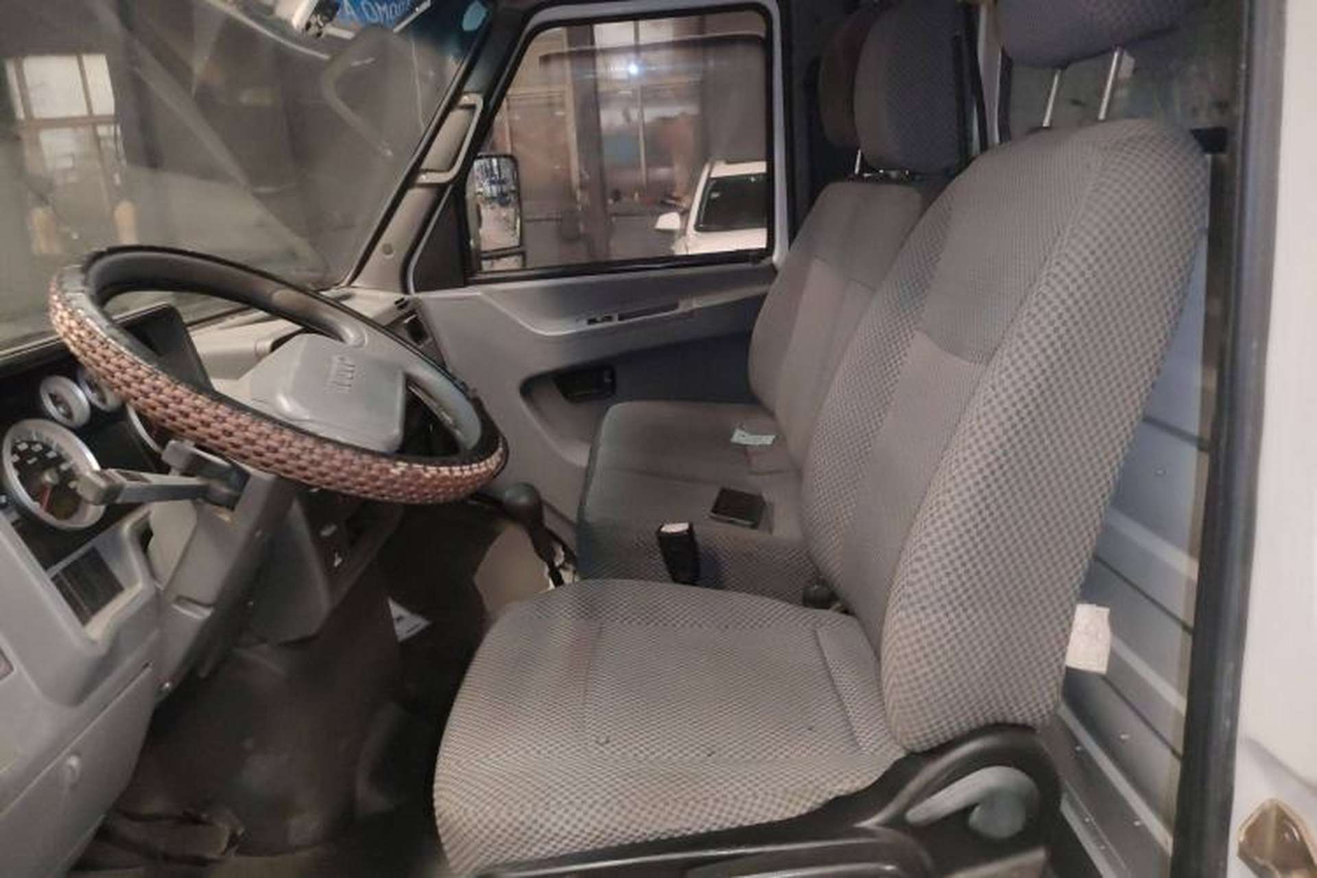 Used Iveco Daily 2017 2.8T V35 Cargo Van Mid-Roof 3/6 Seats 43S5 Left Front Seat