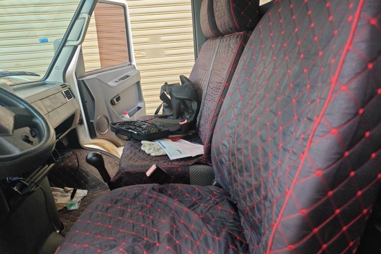 Used Iveco Daily 2017 2.8T V35 Box Truck Low Roof 3-Seater Model 43S5 Left Front Seat