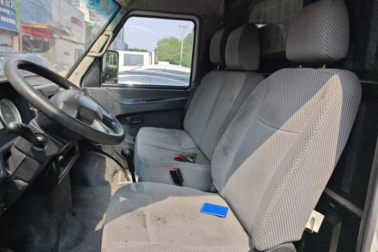 Used Iveco Daily 2017 2.8T X45 Short-Wheelbase Cargo Truck 43S5 Left Front Seat