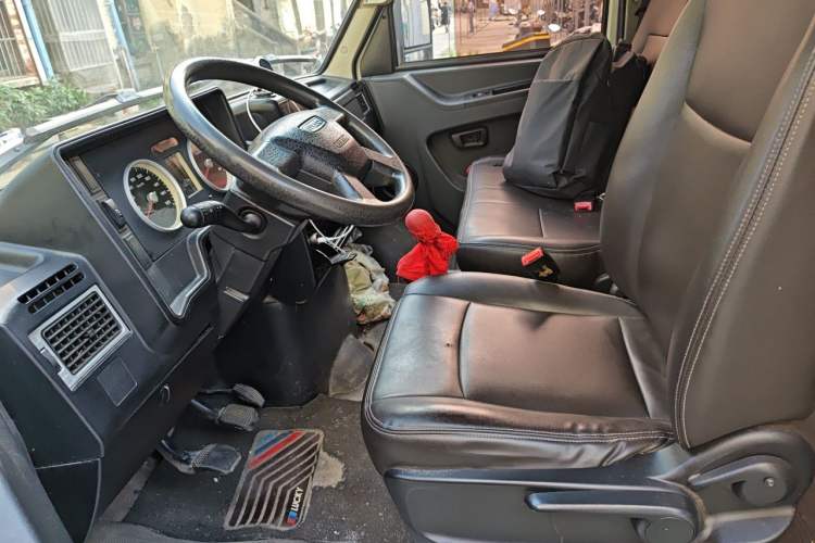 Used Iveco Daily 2017 2.5T A35 Passenger Van 5-7 Seats Model 47Z5 Left Front Seat