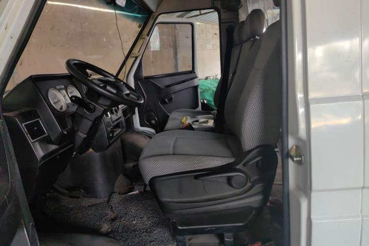 Used Iveco Daily 2017 2.5T A35 Passenger Van 5-7 Seats Model 47Z5 Left Front Seat