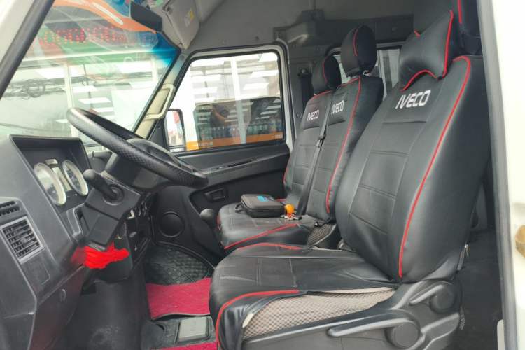 Used Iveco Daily 2017 2.5T A35 Low-Roof 5-7 Seater Passenger Van 47Z5 Left Front Seat