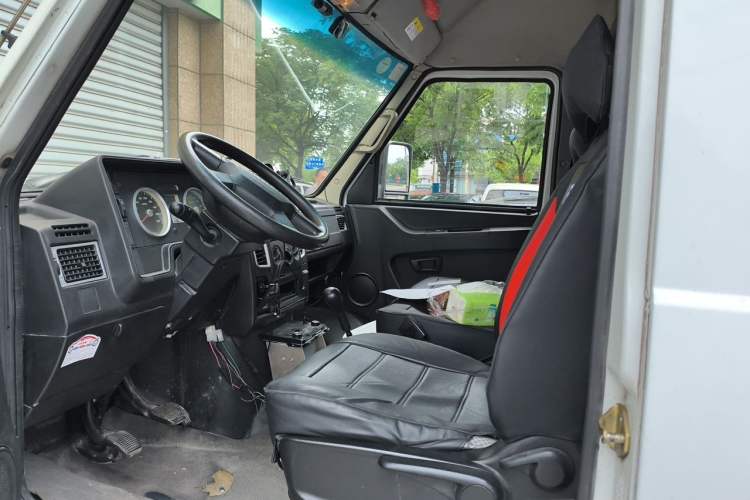 Used Iveco Daily 2017 2.5T A35 Passenger Van 5-7 Seats Model 47Z5 Left Front Seat