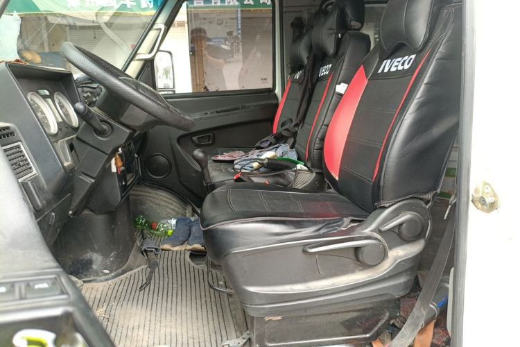 Used Iveco Daily 2017 2.5T A35 Passenger Van 5-7 Seats Model 47Z5 Left Front Seat