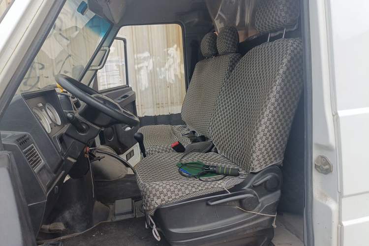 Used Iveco Daily 2017 2.5T A35 Passenger Van 5-7 Seats Model 47Z5 Left Front Seat