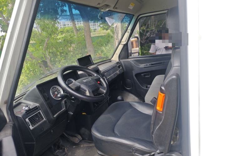 Used Iveco Daily 2017 2.5T A35 Passenger Van 5-7 Seats Model 47Z5 Left Front Seat