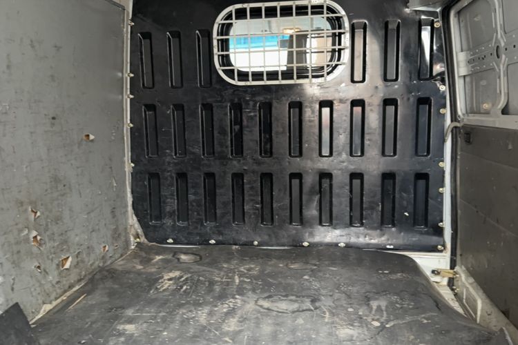 Used Iveco Daily 2017 2.8T V35 Box Truck 3 Seats 43S5 Left Rear Seat